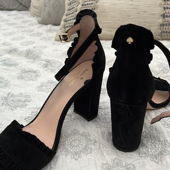Kate Spade Odele 10M black suede block heel with ruffle 4” heel - Picture 3 of 8